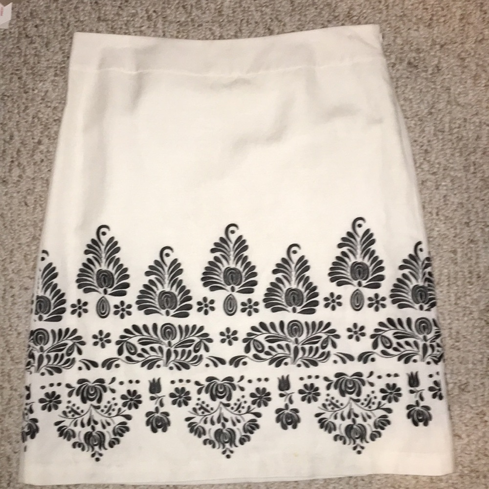 Loft Black and White Embroidered Pencil Skirt 10P